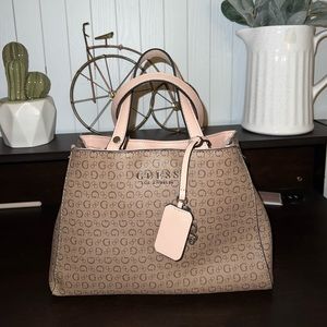 GUESS MINI CROSS BODY BAG!